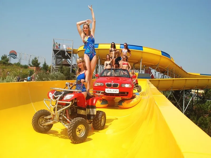 Kusadasi: Adaland AquaPark Return Transfer Entry Ticket